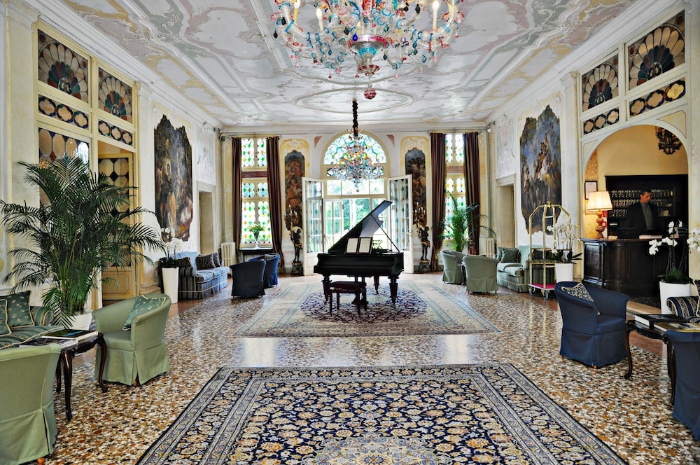 Lobby at Villa Condulmer Hotel, MOGLIANO VENETO