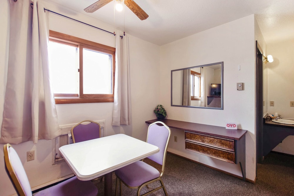 OYO Hotel Cheyenne Wells - US 40 — 7