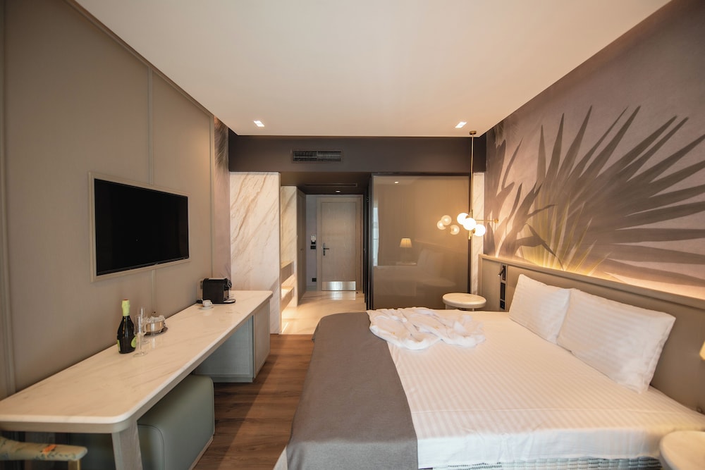 Belinda Hotel 7/19