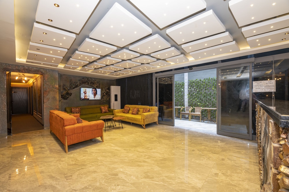 White Palace Hotel 8/46
