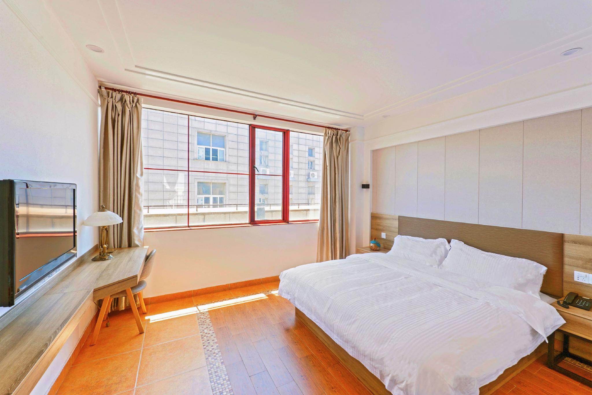 SUPERIOR, QUEEN BED