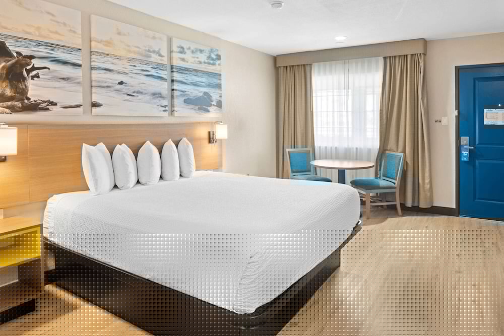Days Inn by Wyndham San Diego-East/El Cajon 25/56