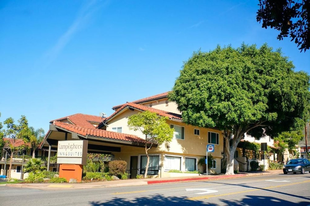 Lamplighter Inn Suites 44/46