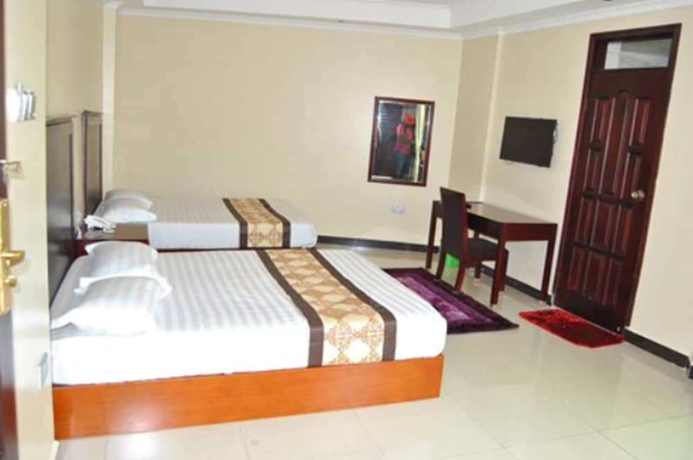 HBT Russel Hotel 13/50
