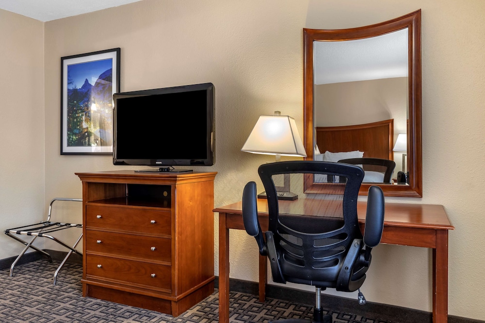 Best Western Swiss Clock Inn 34/35