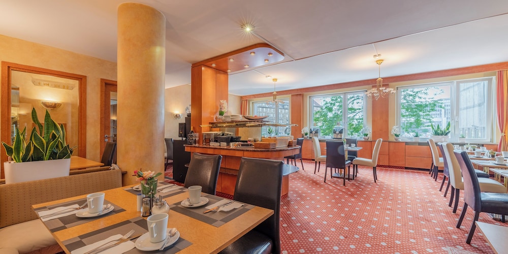 PLAZA INN Rieker Stuttgart Hauptbahnhof 52/65