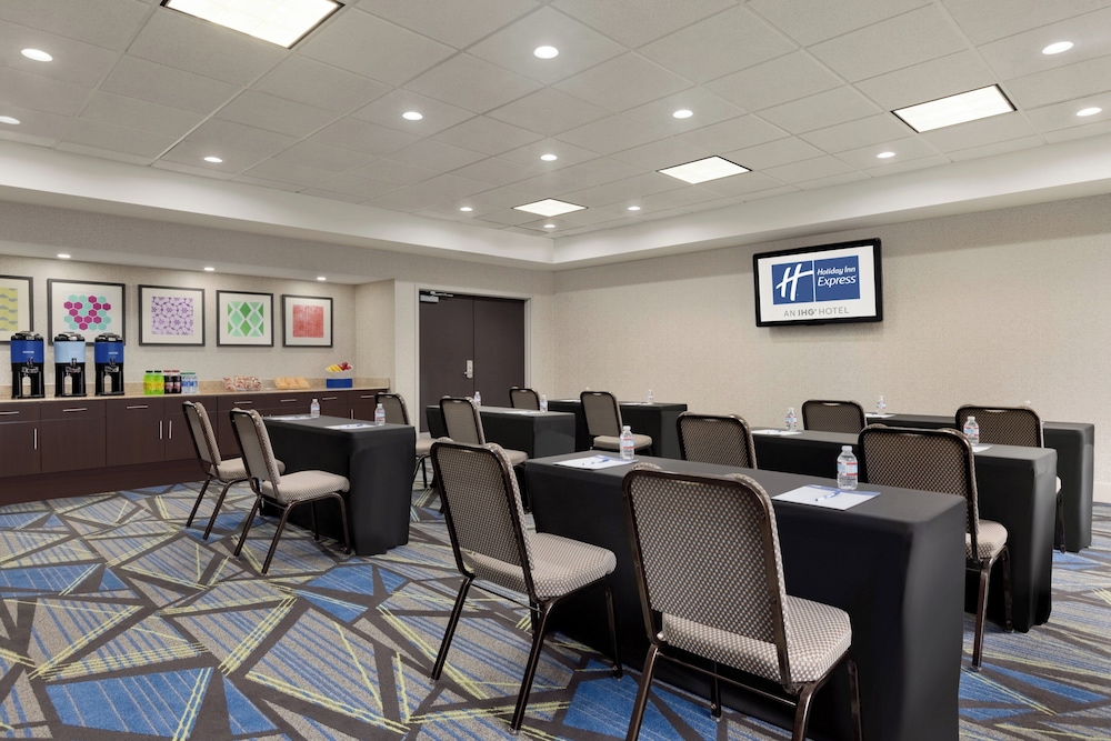Holiday Inn Express Hotel Suites Opelika Auburn 59/71