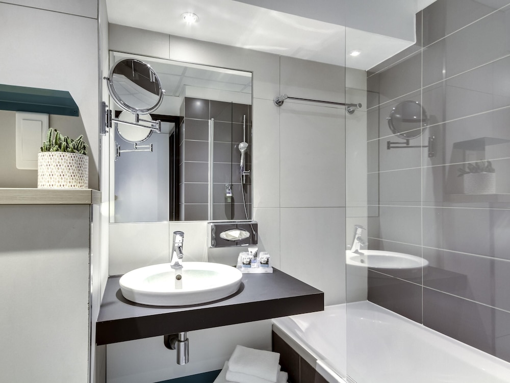 Mercure Gare De Lyon TGV 70/71