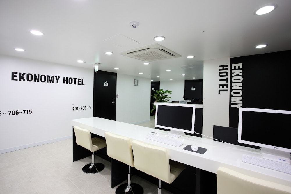 Ekonomy Hotel Myeongdong Premier 36/48