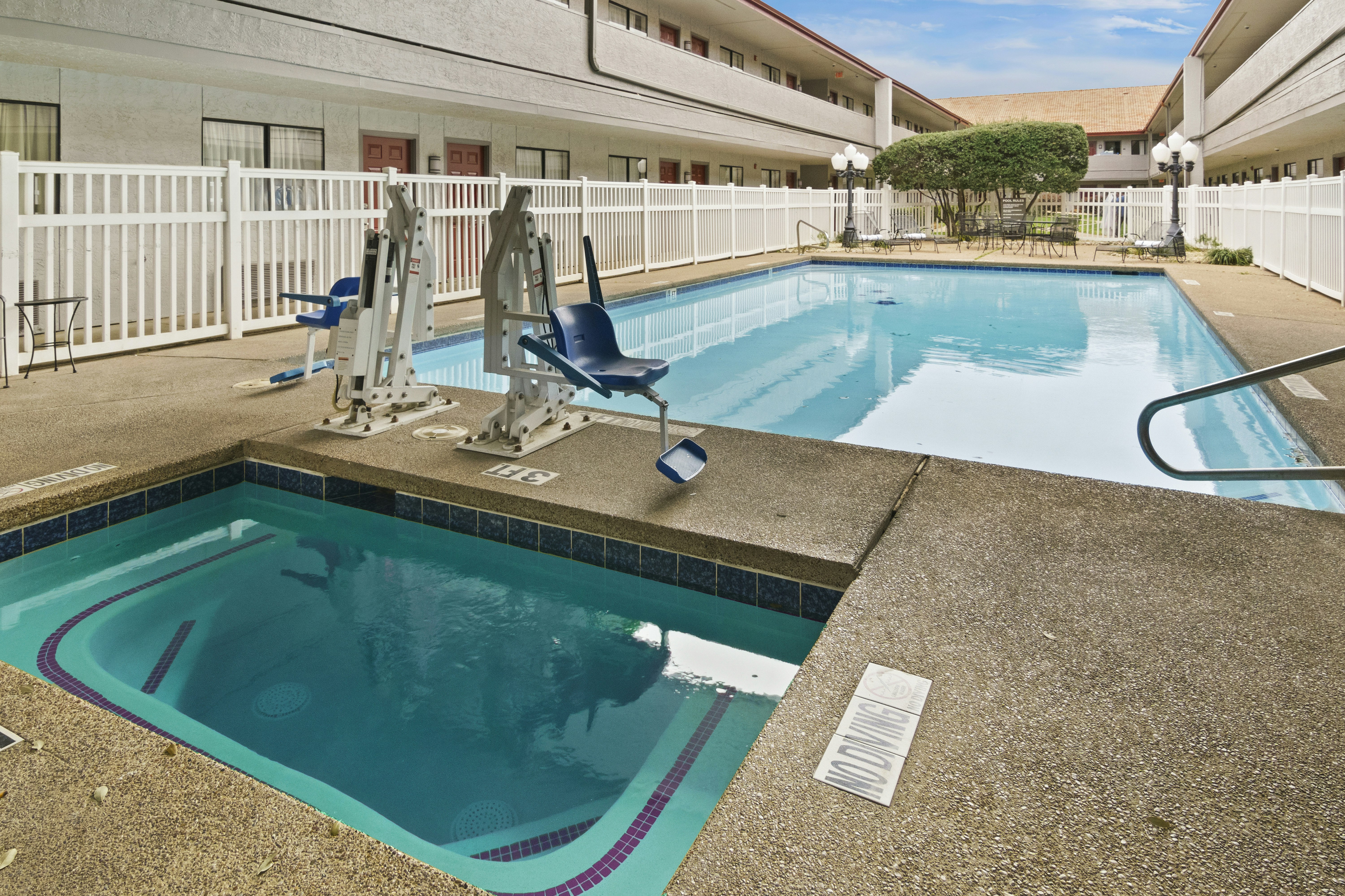 Red Roof Inn & Suites Irving - DFW Airport South 45/45