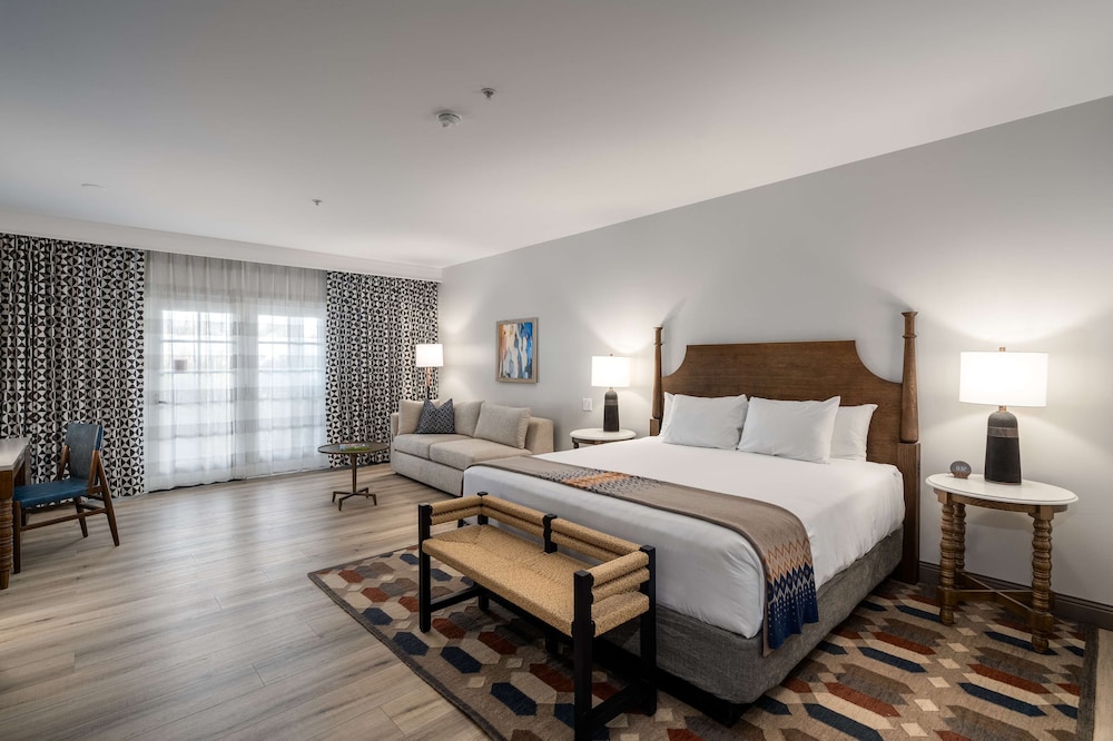 Oasis, King Bed, Sofa