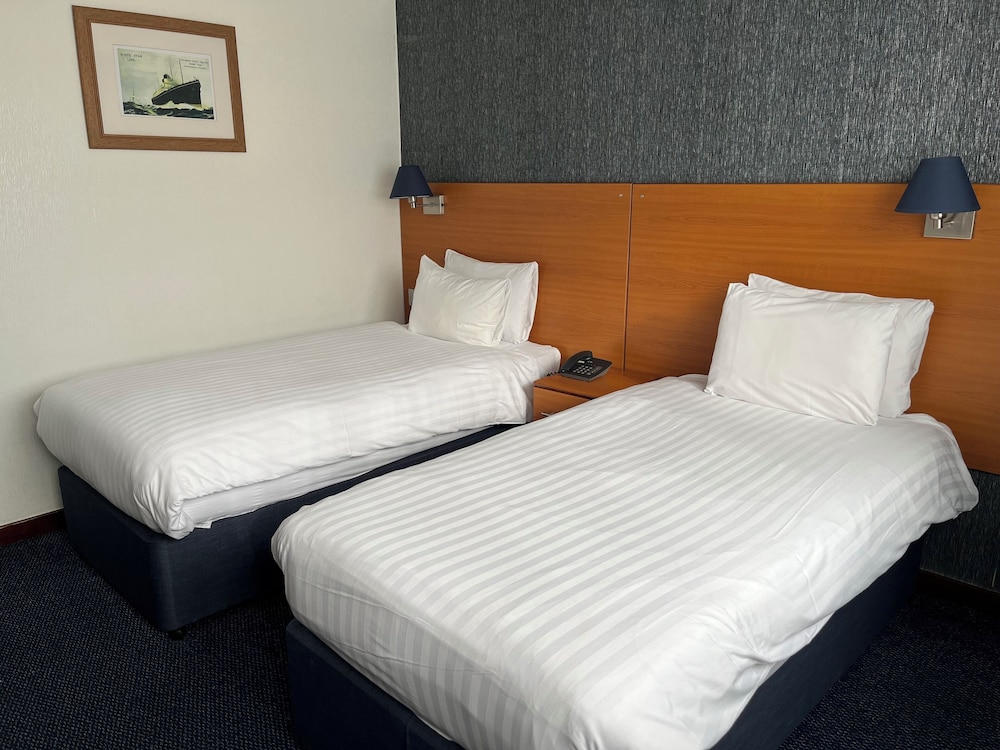 CABIN, TWIN BEDS