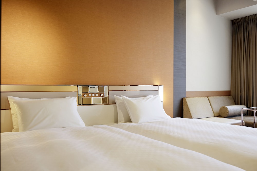 EXECUTIVE, TWIN BEDS, SOFA