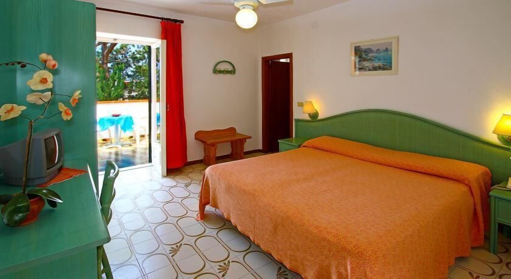 ROOM, DOUBLE OR TWIN BED