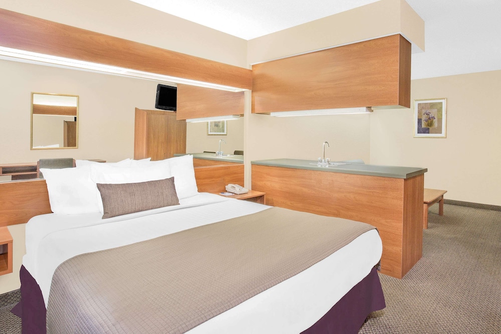 Microtel Inn & Suites By Wyndham Beckley East 8/37