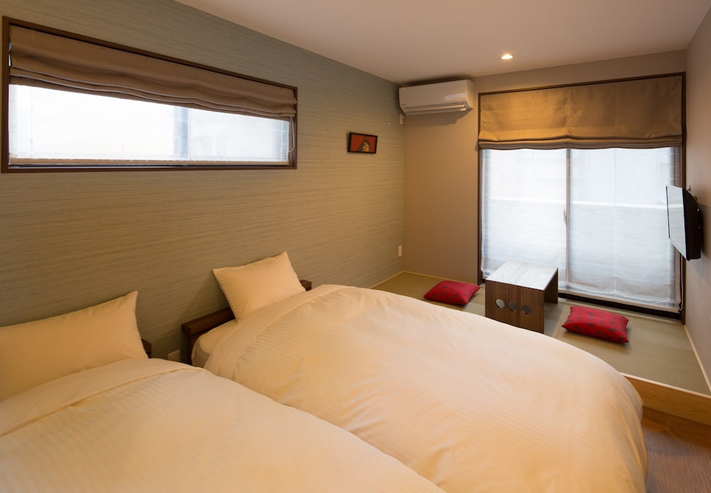 JAPANESE WESTERN, TWIN BEDS, BALCONY