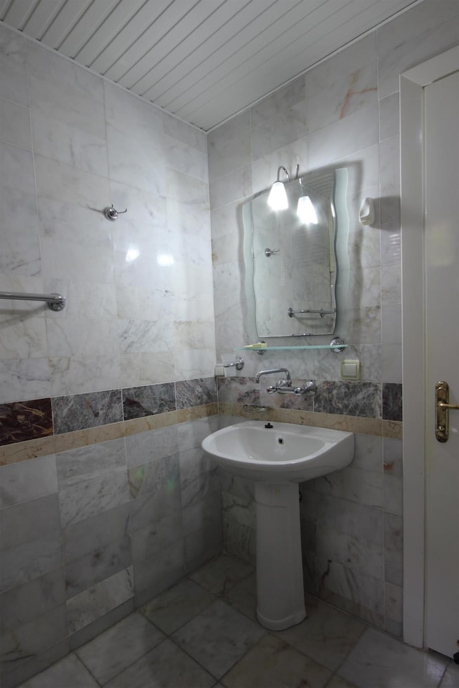 Mandal Inn Hotel 46/50