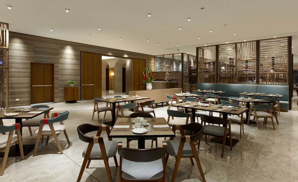 Discovery Hotel 49/65