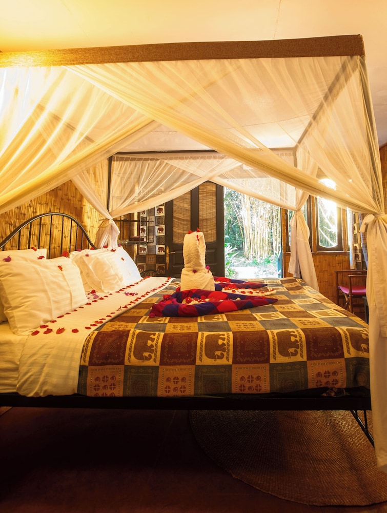 Octagon Lodge 16/50