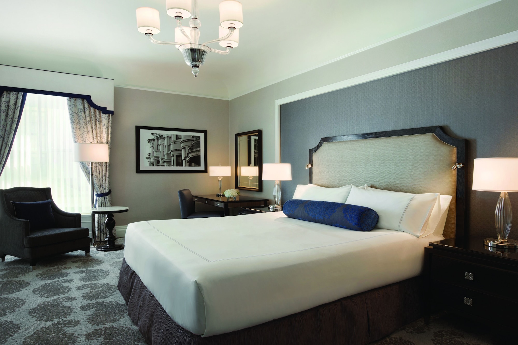 FAIRMONT, QUEEN BED