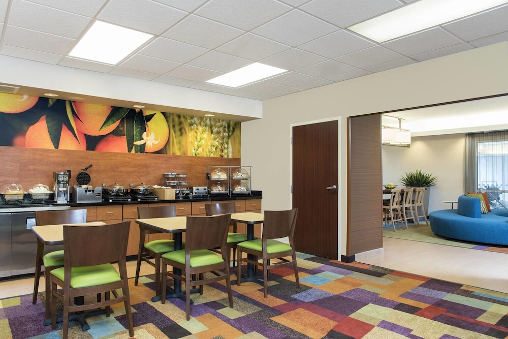 Spark by Hilton Bloomington 26/43