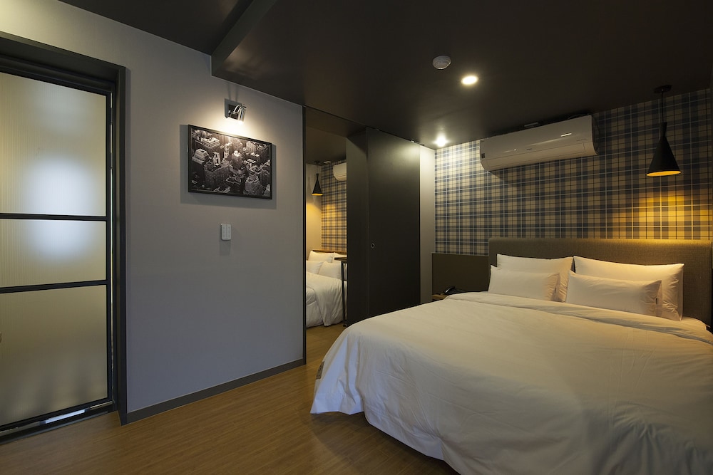 Hotel Gray 14/35