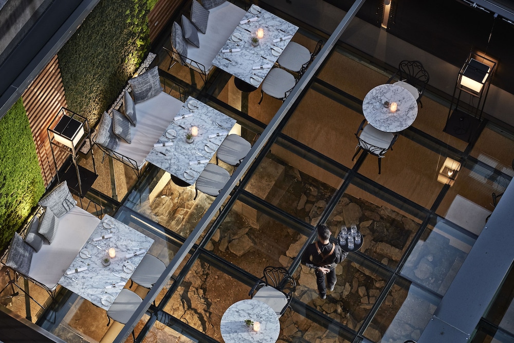 Antigon Urban Chic Hotel by GHH 60/67