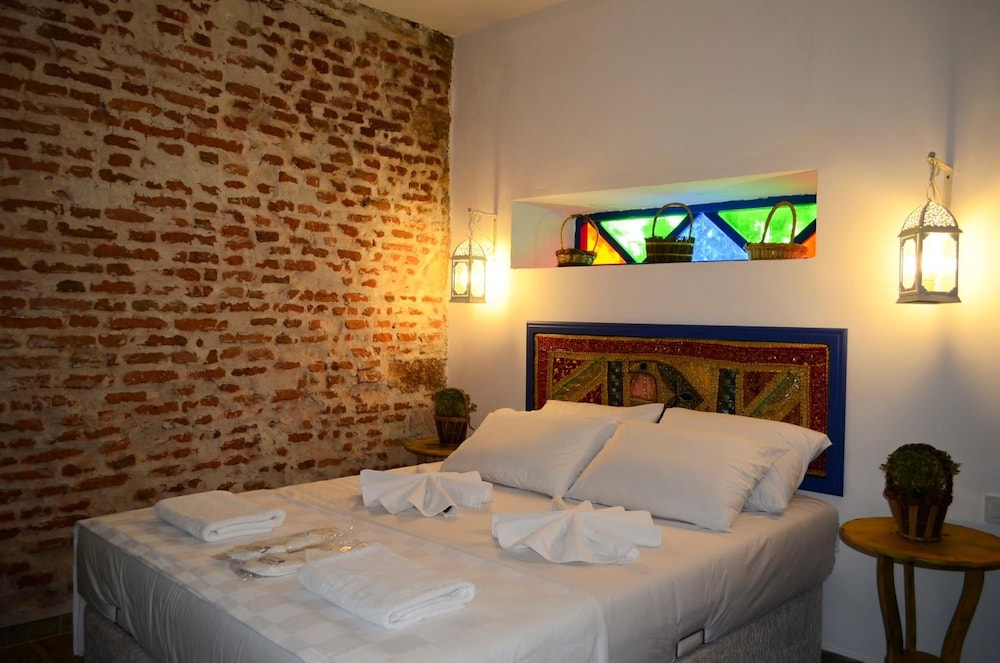 Cunda Mavi Otel 7/28