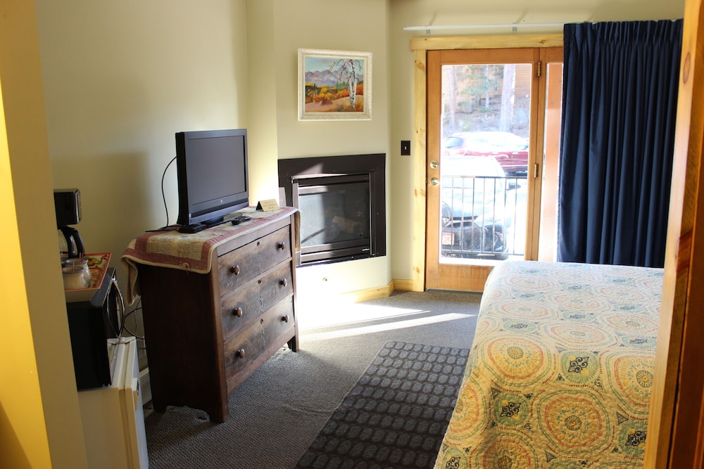 4 Seasons Inn on Fall River 23/76