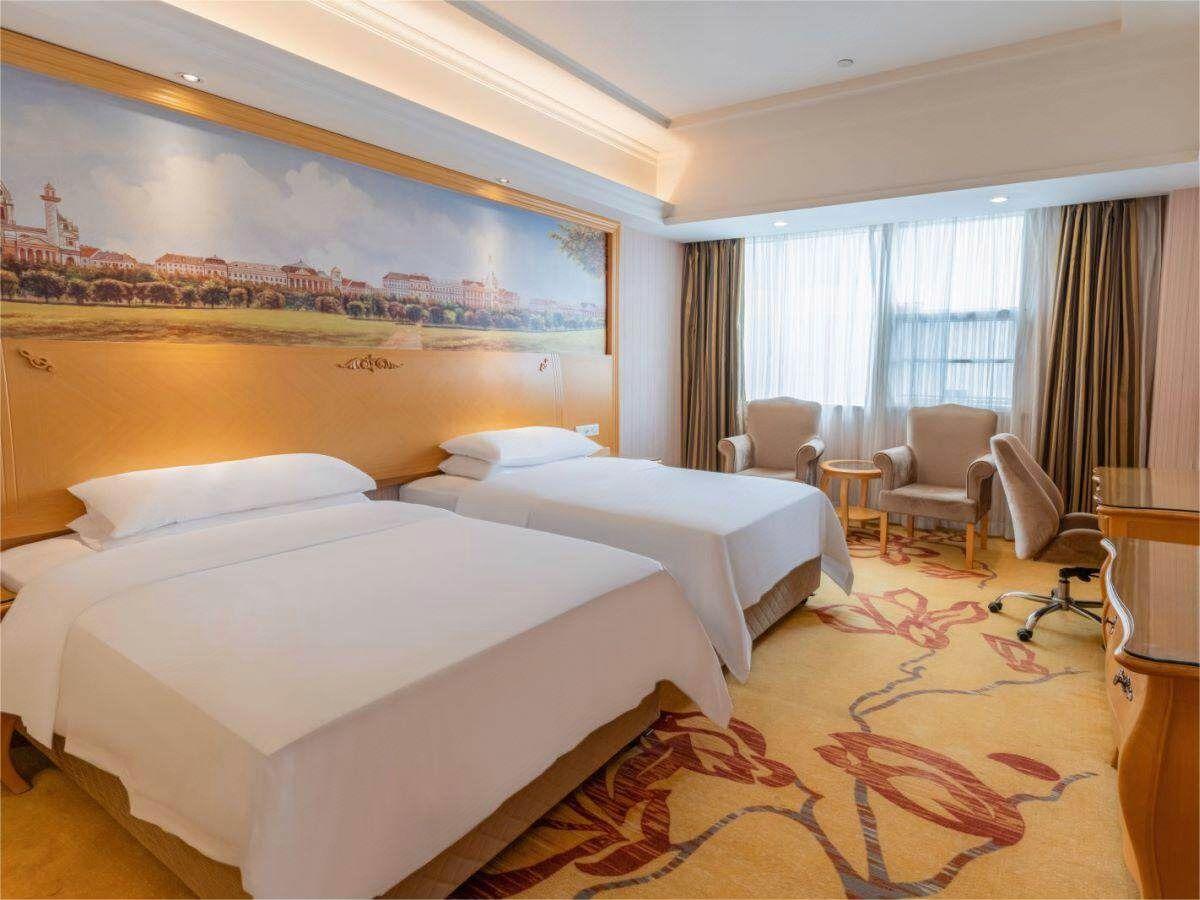 Deluxe, Twin Beds, with View