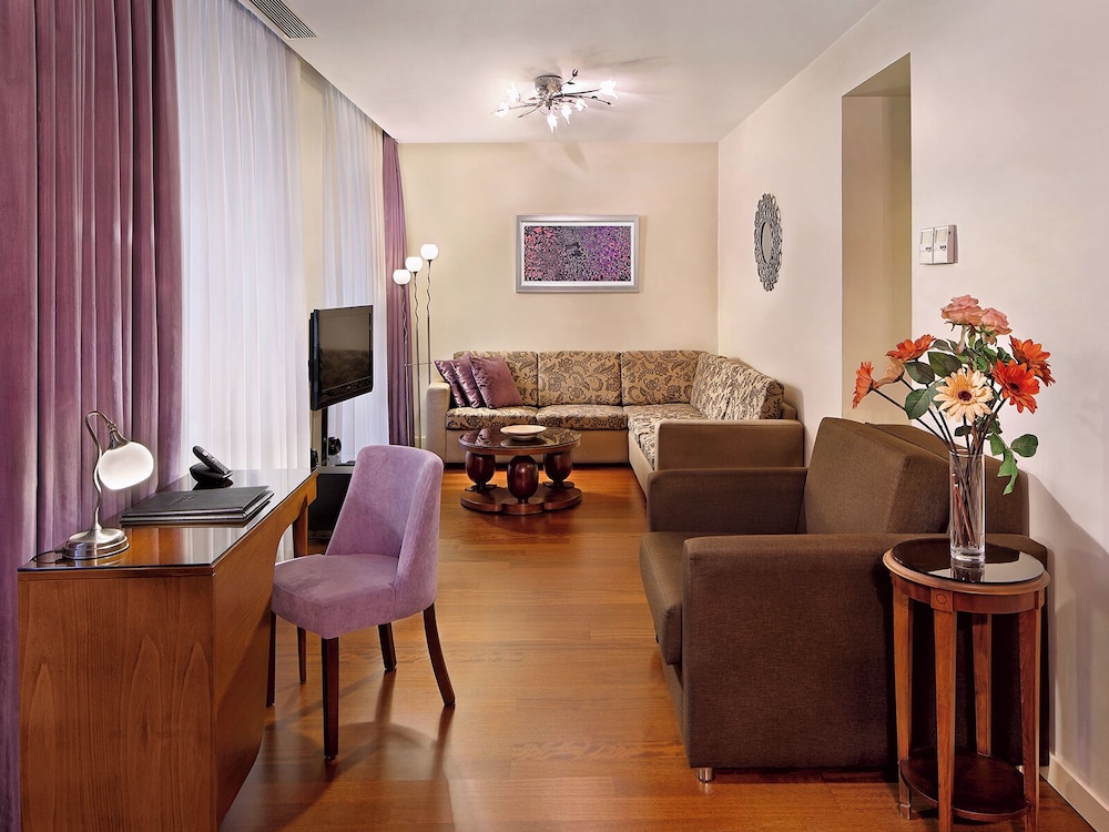 Galateia Residence 24/50
