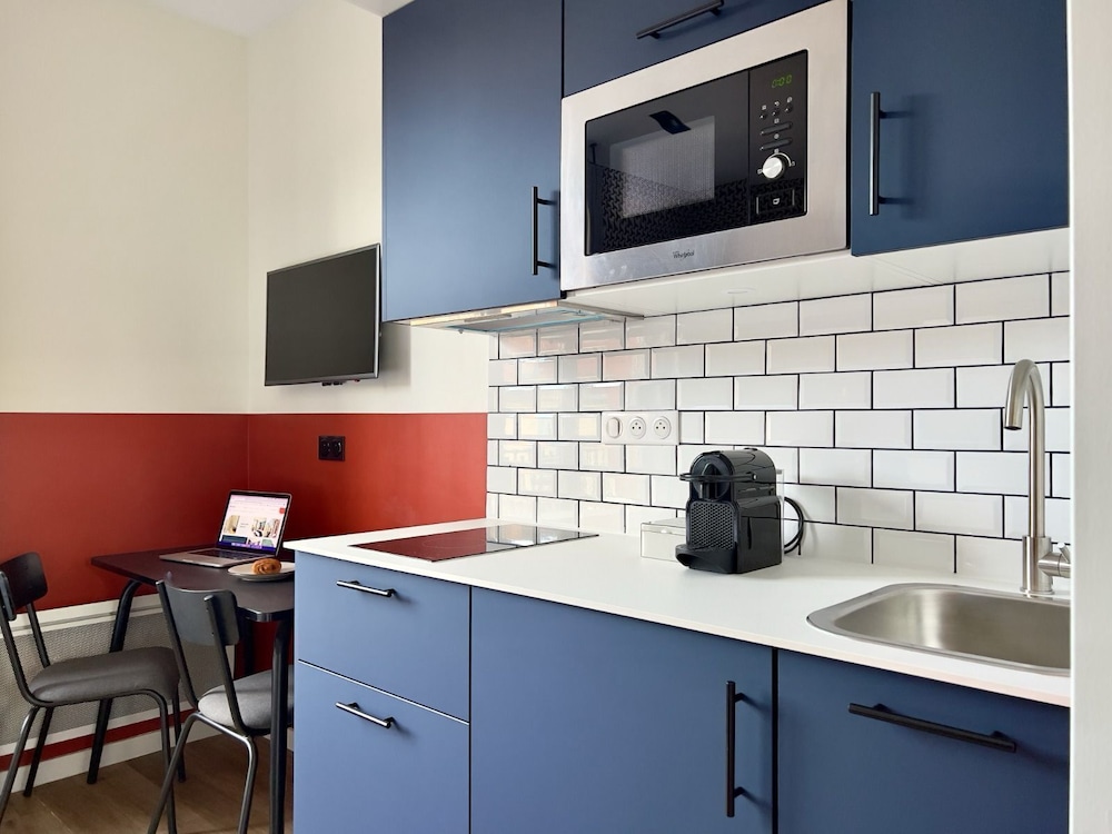 Short Stay Group Eiffel Village Serviced Apartments 39/50