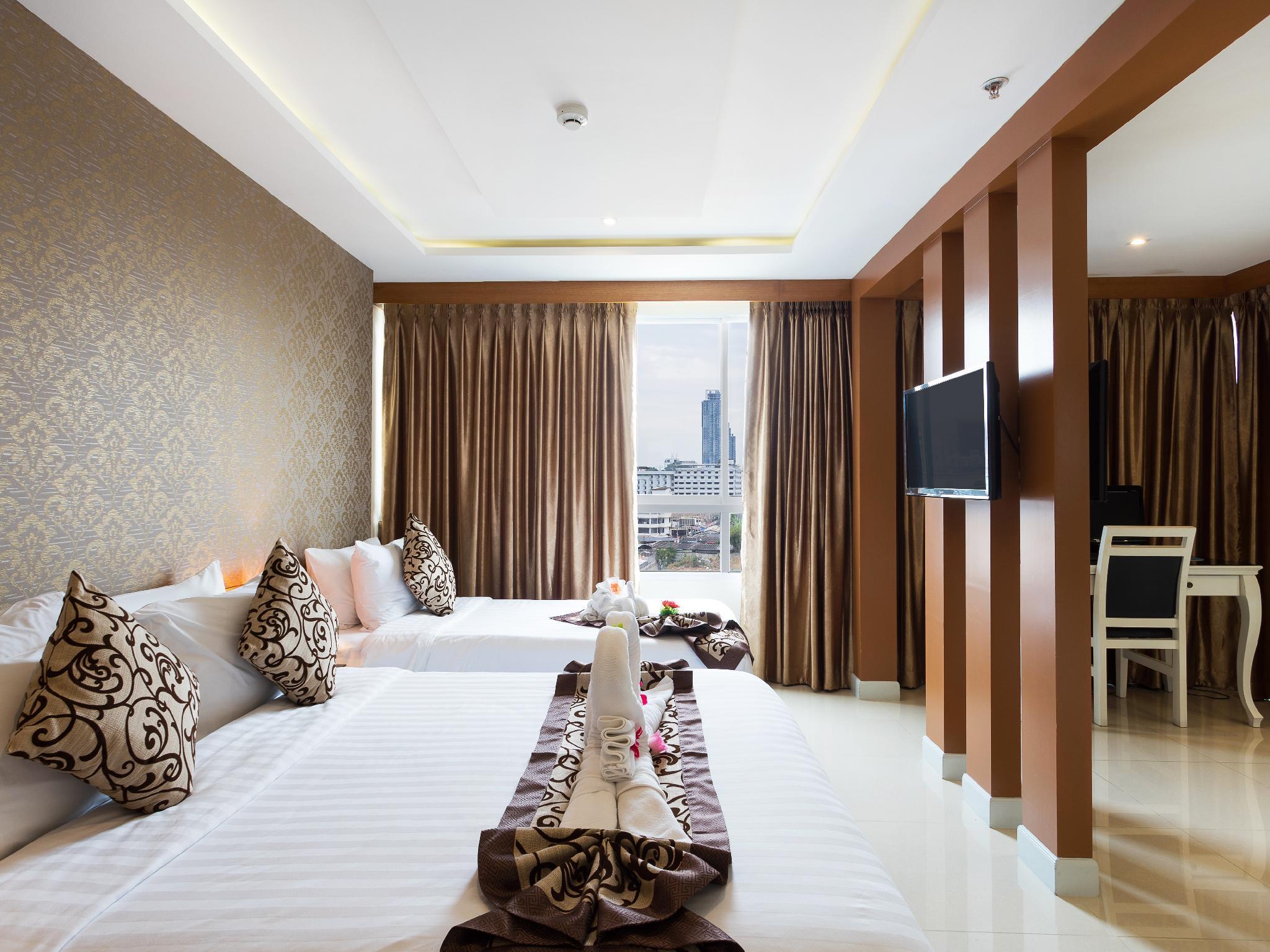 Mini, Suite, 1 Double and 1 Single Bed, Living Area, Balcony