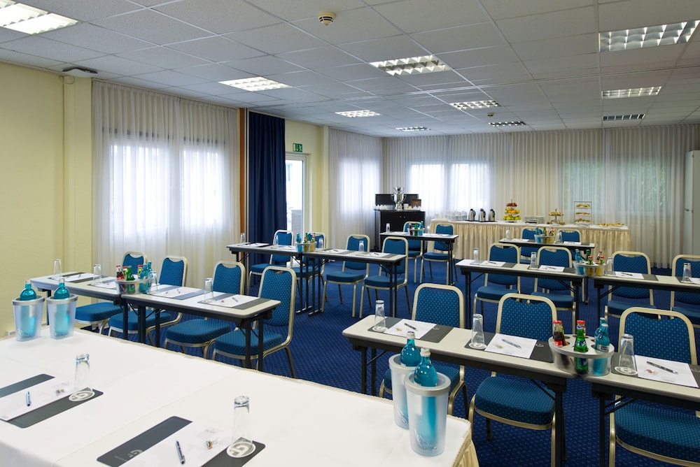 ACHAT Hotel Dresden Elbufer 64/71