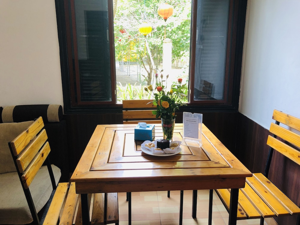 Tammy Hostel 13/28