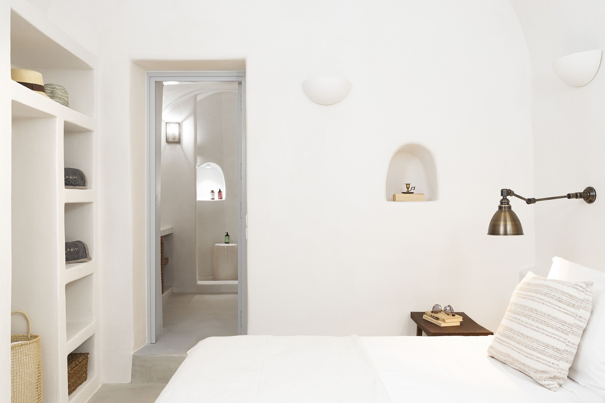 CALDERA, RESIDENCE