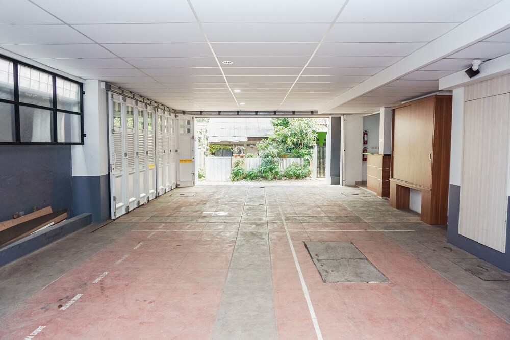 OYO 106 Sarkawi Residence 16/24
