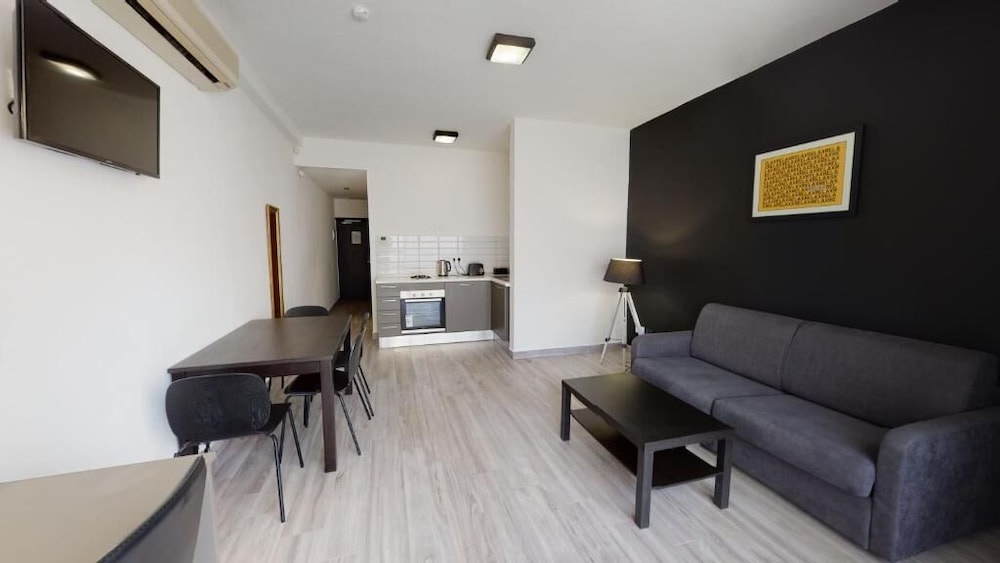 Block Hotel Rooms and Aparments 36/54