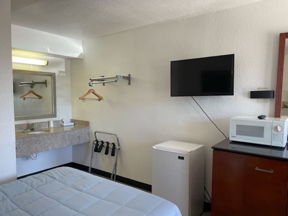 Days Inn by Wyndham Farmington NM 48/59