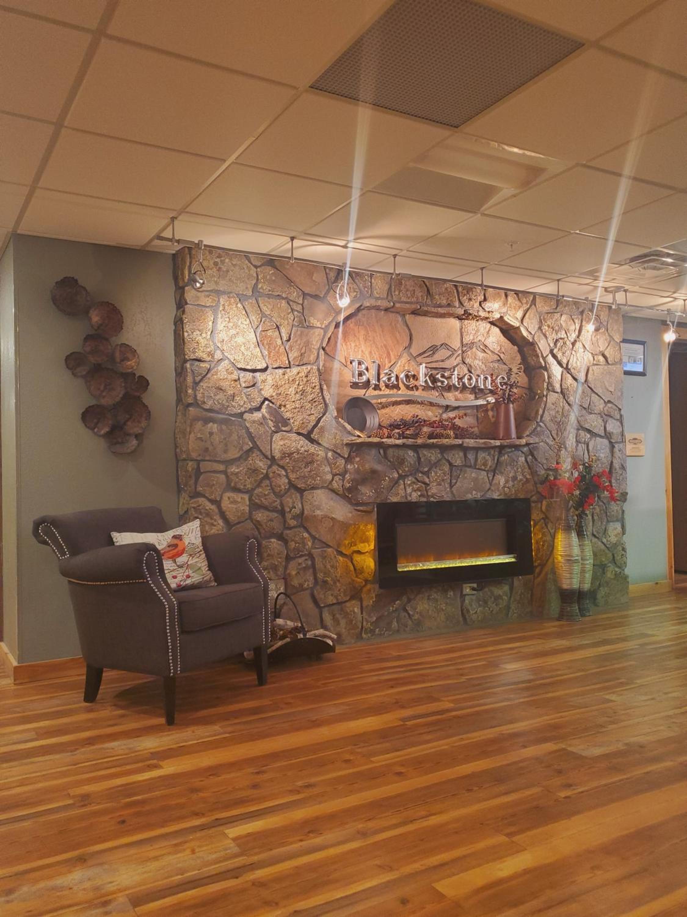Blackstone Lodge Suites 8/50