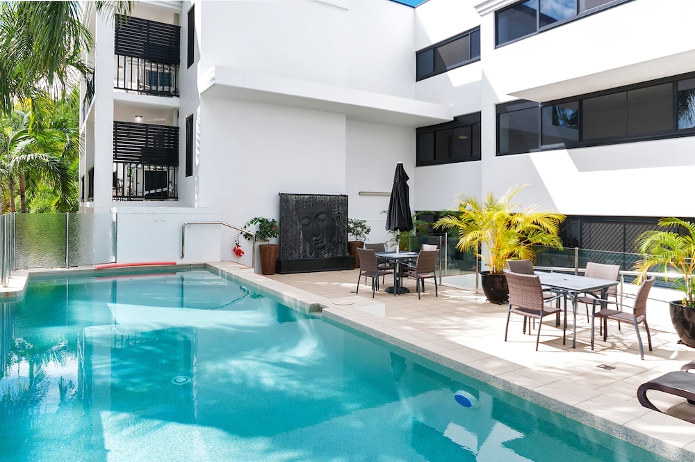 Elysium Apartments 64/68