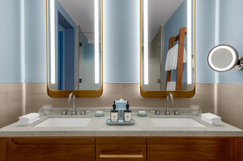 The Westerly at Hilton Aruba Caribbean Resort 56/60