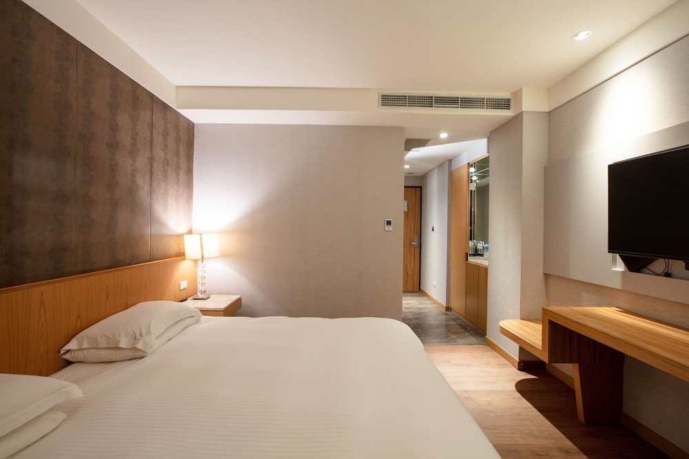 DELUXE, DOUBLE BED
