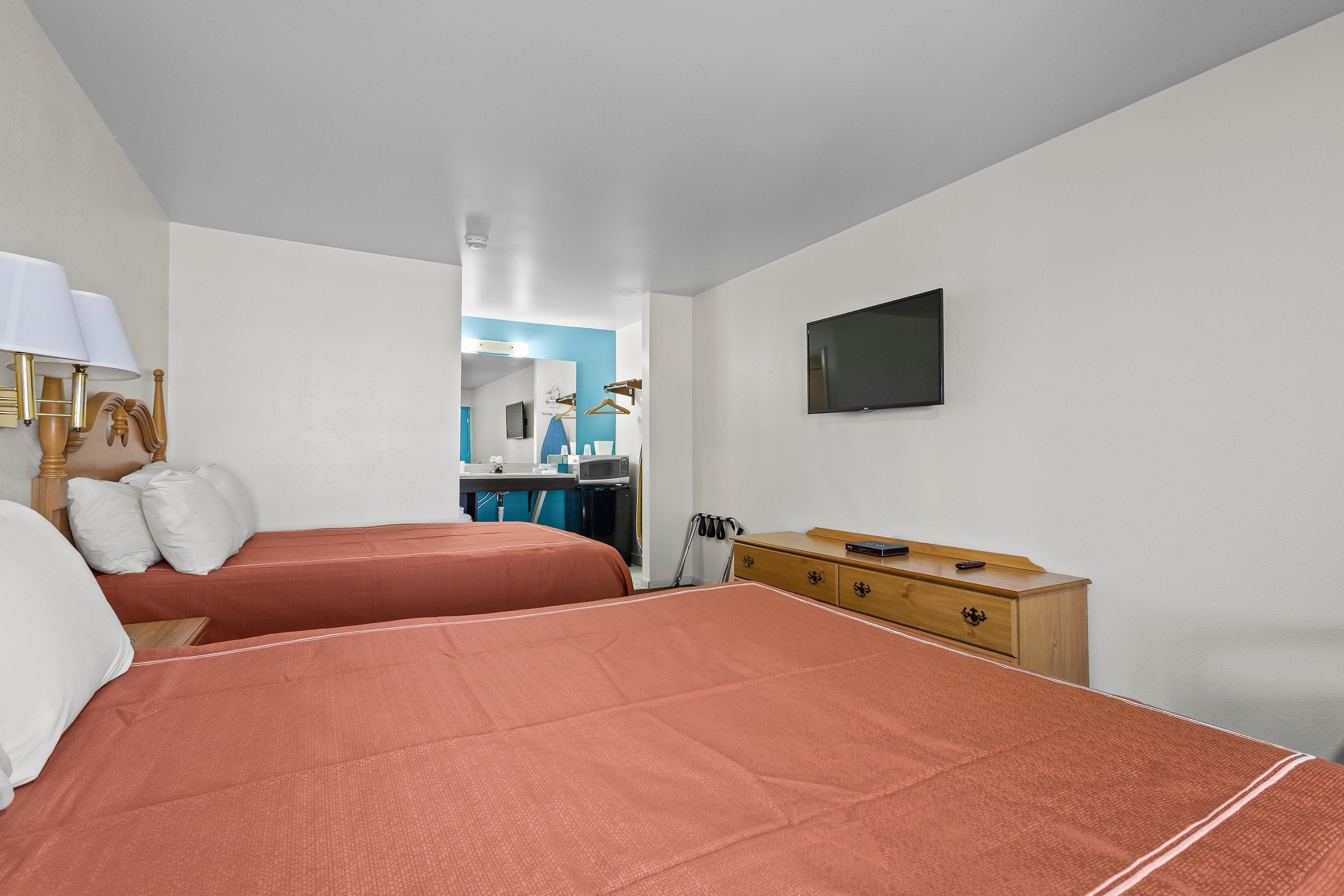 Economy Inn and Suites 23/68