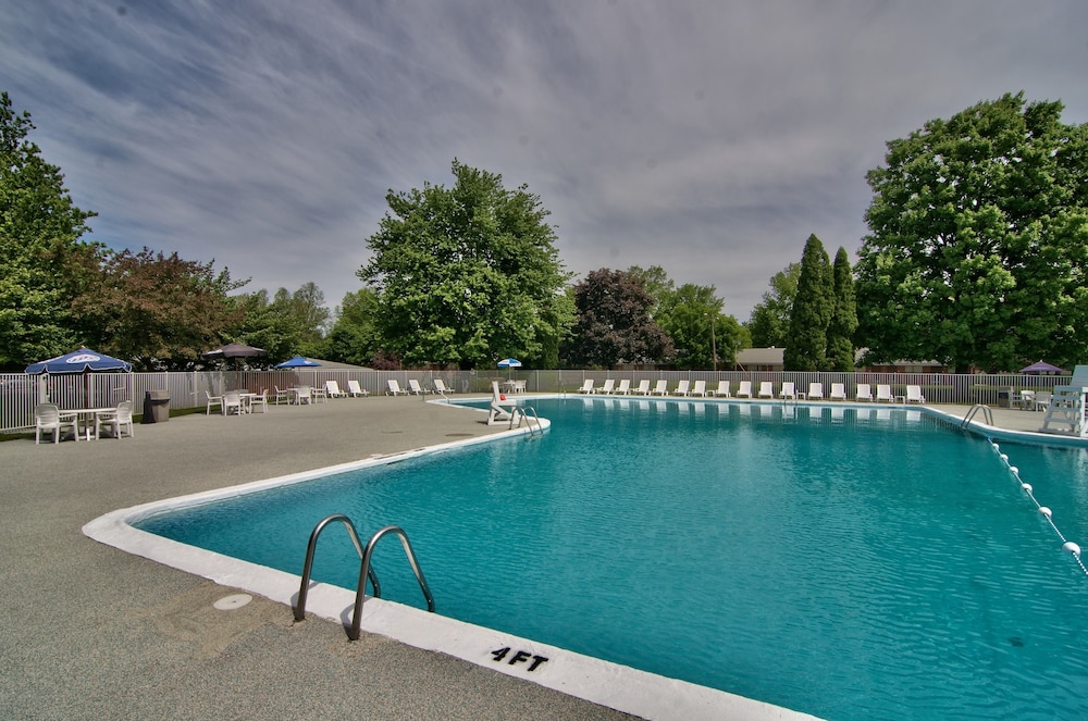 Parkview Inn and Conference Center (ex Econo Lodge) 31/50