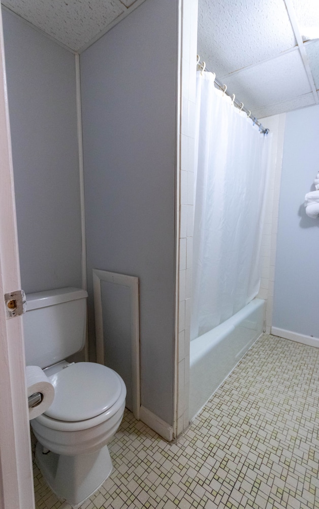 Rideau Motor Inn 41/44