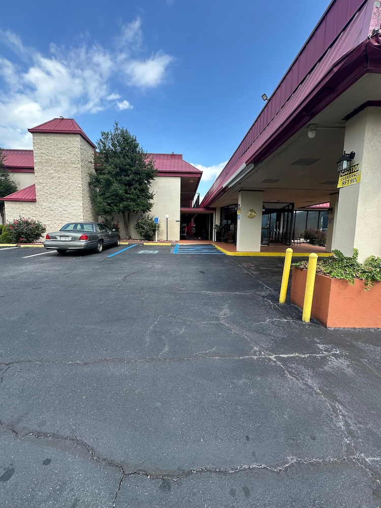 Hotel Red Rose by Townhouse Covington I-64 49/56