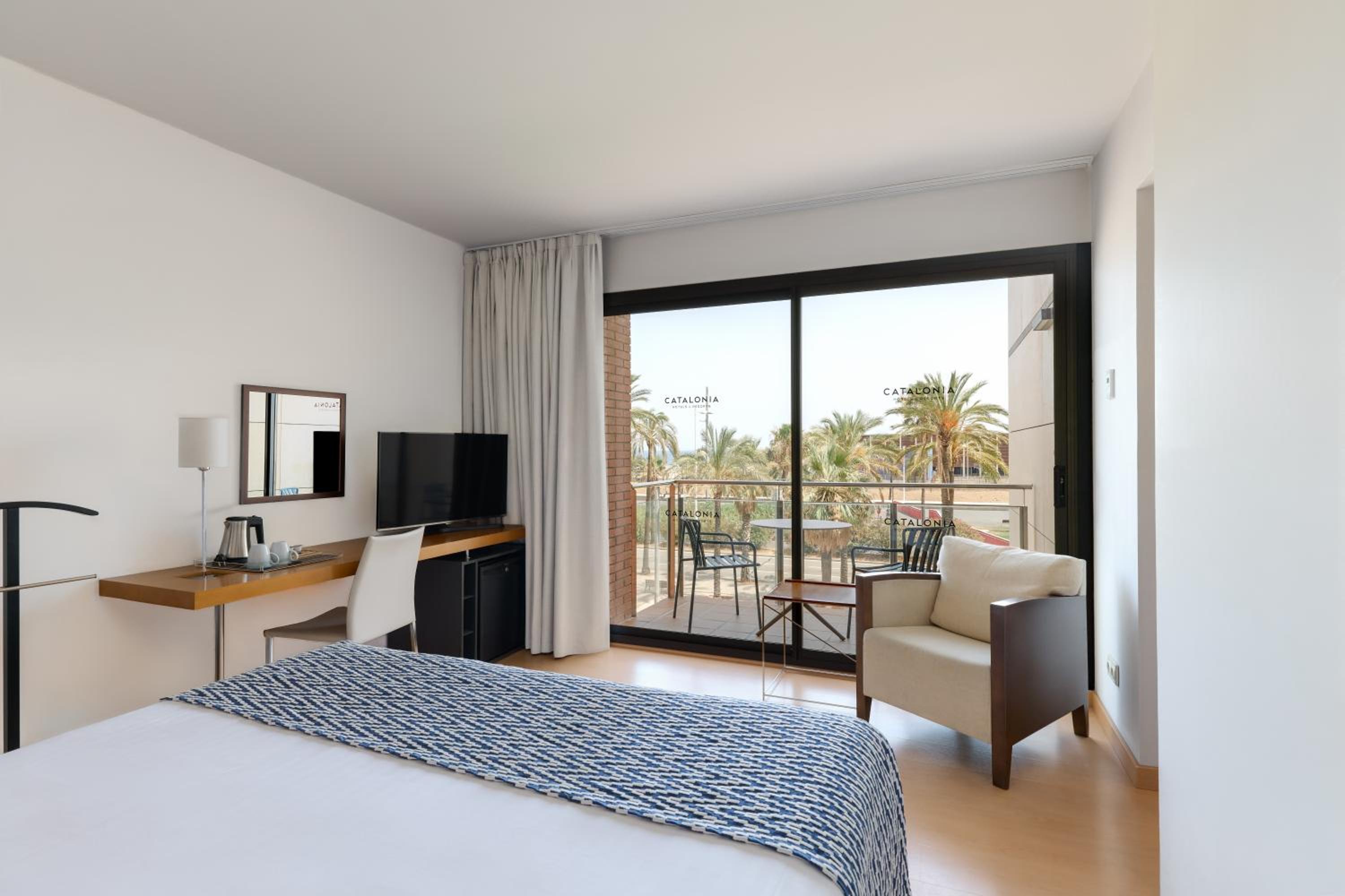 Superior, King Bed, Terrace, Catalonia Barcelona Beach 5/7