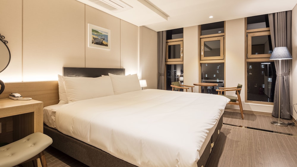 DELUXE, DOUBLE BED