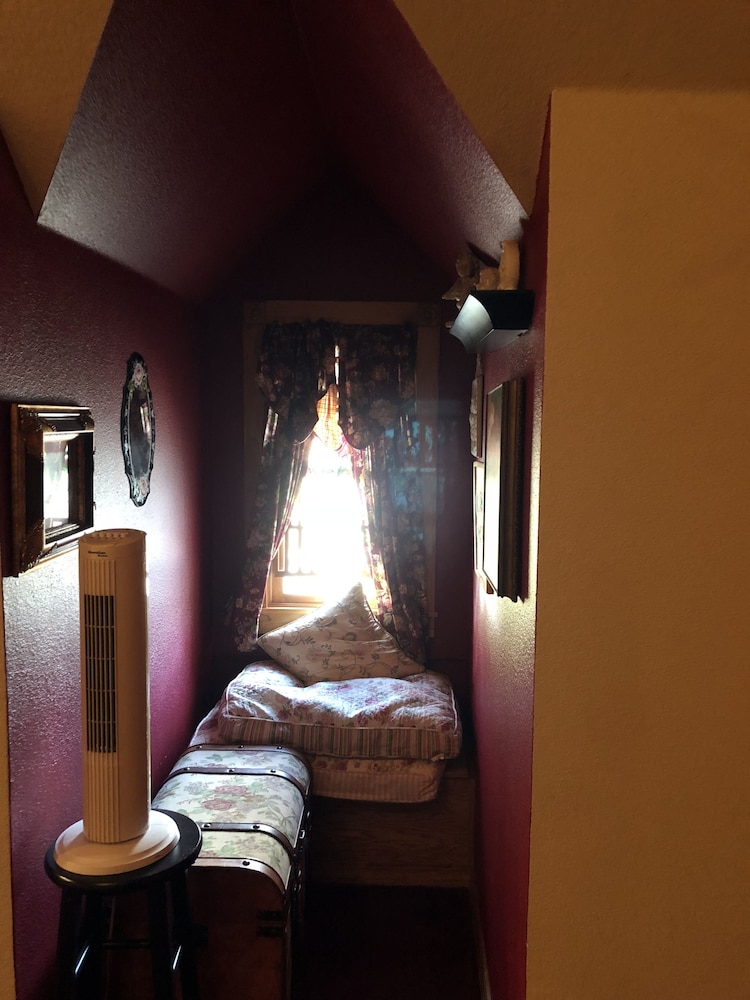 All Seasons Inn Eureka Springs 16/50